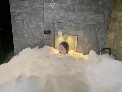 Amelia_laurentの🛁🫧🫧🫧Bubble bath 🫧🫧🫧🛁の 2枚の写真
