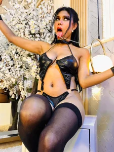 salomebenz sexy brunette 💦 Pic 3