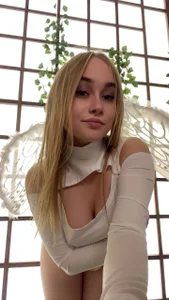 LianaBright Being cute🦄 Pic 2