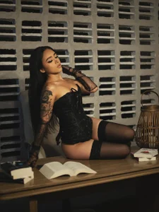 HannaClarrk_ Here in your office 🔥 รูป  5