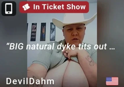 honeeyyy_pot Cowgirl tits 🤠🍒 Foto