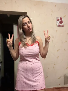 MaryBennetts Boobs are a soft trap that you don't want to leave Pic 3