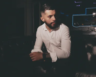 Apolo_Bianco_ An elegant night Poză