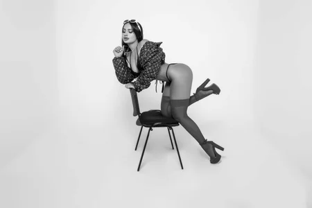 Vivi_prinncess Black and white صورة واحدة|Vivi_prinncess Black and white صورتان|Vivi_prinncess Black and white  صور|Vivi_prinncess Black and white  صورة