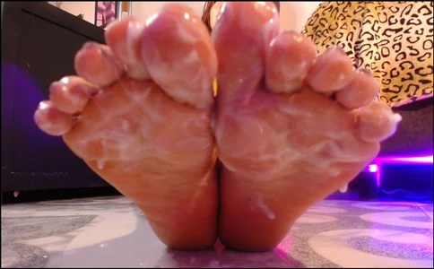 Xeena_のDo you like foot fetishism?の 8枚の写真