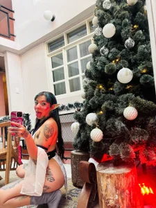 luxifer_666_ This is the first gift under the tree, want to know this Christmas how many I will receive Hình 8