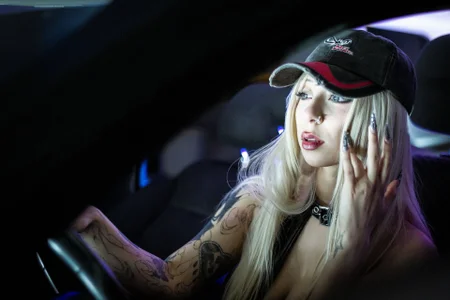 annie_gh Angel on car Pic 2