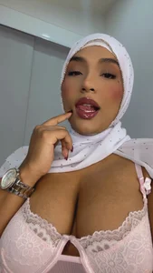 Amira-Zahra As sweet as you want it to be! 💗😈🧕 Pic 2