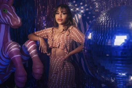 June Vibes od LiamCarterX  2 snímek