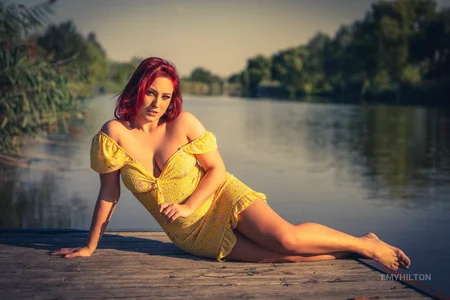 EmyHilton Sexy near to the lake Immagine 