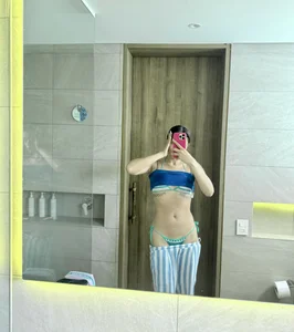 Emerald_Sparkles_ You like to see me in bikini 👙🥵 Pic 6