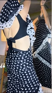 Sari pose