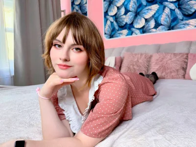 BEATRICE_LOWRY𝚈𝚘𝚞𝚛 𝚐𝚒𝚛𝚕💋 Bild 3