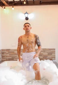 Alex_cute77 Happiness is its own choice; Choose to be happy. Gambar 2