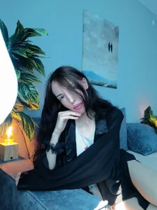 JannieBouska Beauty in black Pic 4