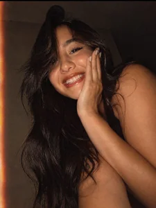 Carolina_ca Cute selfie Pic