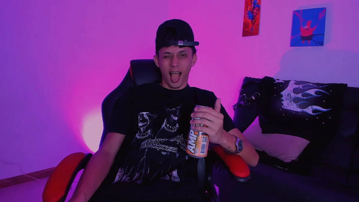 ryanlatiin adlı kullanıcının viral fotoğrafları:  2367