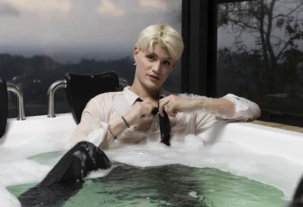 VladHellsing4 IN THE JACUZZI Foto 2