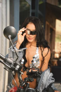 Zdjęcia SofiaRios04 I love motorcycles and speed, shall we go for a ride? 🔥🏍️:  4
