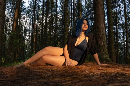 Amy_Parkker: Amy in the woods 🌎 ( 4 фото)