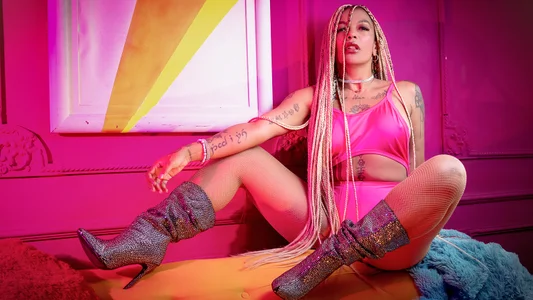 Kenya_carper A little pink and relaxation won't hurt me. Pic 6