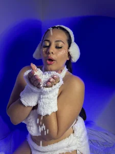 eva_daemon kullanıcısının Cold Hands, Dirty Mind ✨🤍 albümü -  8 fotoğraf