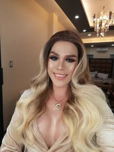 UrtopshemalegoddessAliyah: Public ( 4 фото)