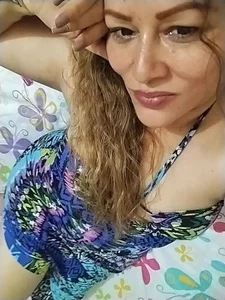 SluttyMilf79 Relaxing in my bed 😊 Pic