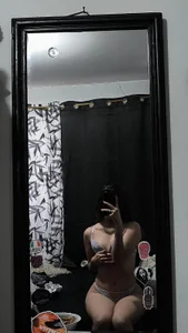Kyomi_Hunt Public  2. fénykép