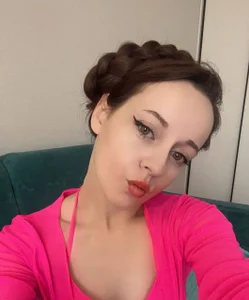 Sabrina_Tin Public Hình 6