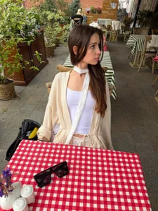I'm having lunch at the best restaurant in the world💕 de AnabelHun  2 Imagens