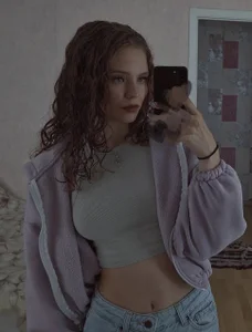Mila_Stain Public Pic 4