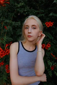 Elen__Moore just a lazy walk in the garden Bilde 2