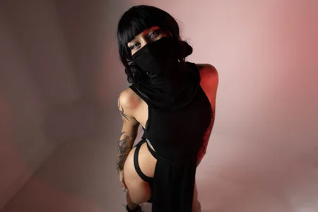 🖤🔴 Shadows and Gazes 🖤🔴 de Raven_Witch_  9 Imagens