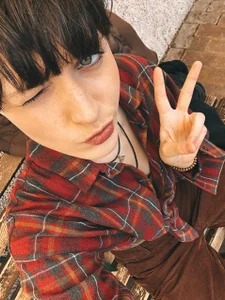 Welcome! It's my first day here, can you give me a tour?😉🥰 de RitaRoses  2 Imagens