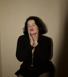 ChelseaEmbertona Bright like moon light Pic