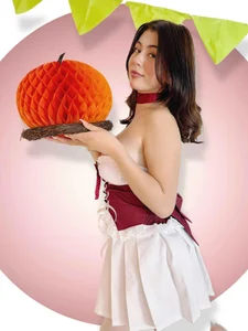 Zoe_Benson Oktoberfest 💚 see you on September 20th until octubre 5th 💚 Pic