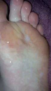 latintransbigcum Suck my big toe, that makes me hard while I touch your ass and your nipples, I kiss you Foto 3