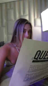 RebeccaHudson The best pose will always be natural Immagine  4