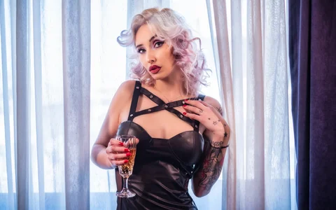 ❤️ de IssaSmith  5 Imagens