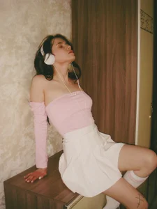 Avrilmoon some pink pics Immagine  3
