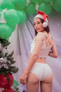 Merry Chrismas🥵☃️⛄🧑‍🎄 de Valeria_Saenz_25  5 Imagens