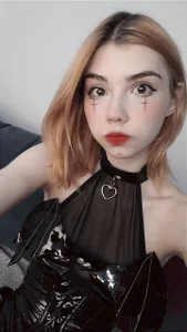 YumikoMoriのLittle Black Witch😁🖤の 4枚の写真