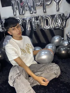 Fernandoo_Oficial my happy birthday 🎁🥳 Foto 3