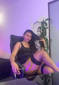 Tatiana_bram_ delicious woman in black 😏😏 Immagine  3