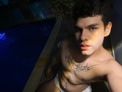 Derek_Voss CASUAL Bilde