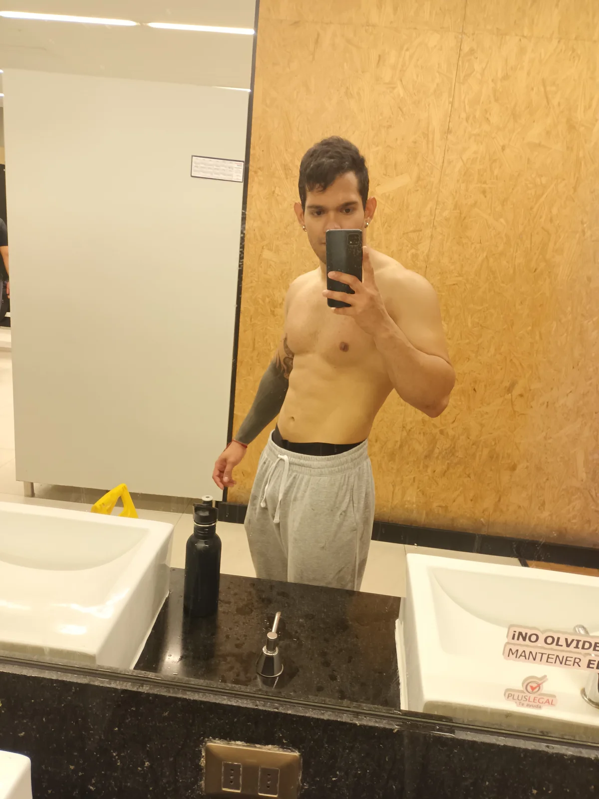 Трендове зображення  9211 AdamQuest