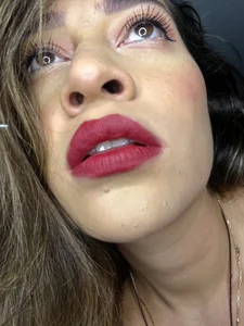 Condes_carmen Red lips Pic