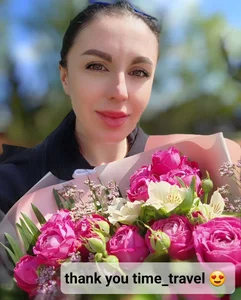 Don't forget the flowers for the princess! de MilfNextDoor20 Foto 2