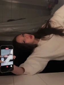 MiaNewstrom Public Pic